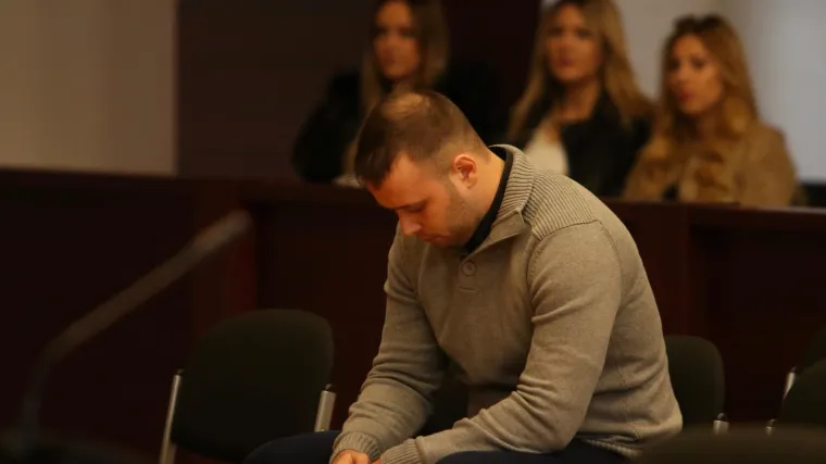 Slušajući presudu rukama je pokrio lice: 'Ne znam kako se metak našao u cijevi'