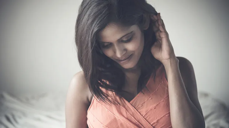 Događa li se i tebi često da prstima prolazi&scaron; kroz kosu? Evo &scaron;to stručnjaci kažu o ovom fenomenu