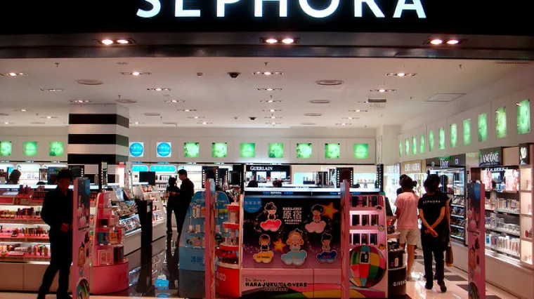 Jedno je dijete uništilo sjenila za oči u dućanu Sephora u vrijednosti od skoro 9.000 kuna, a postoje i fotke