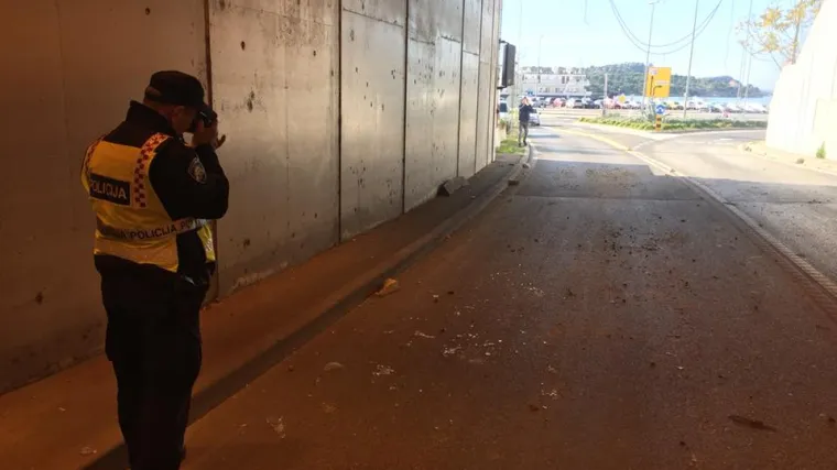 Vozač kamiona zapeo u &scaron;ibenskom tunelu pa nakon počinjene &scaron;tete nastavio voziti