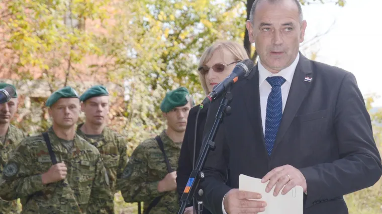 Reakcije zastupnika i članova Vlade: žaljenje &scaron;to se Mladiću nije sudilo i za &Scaron;kabrnju