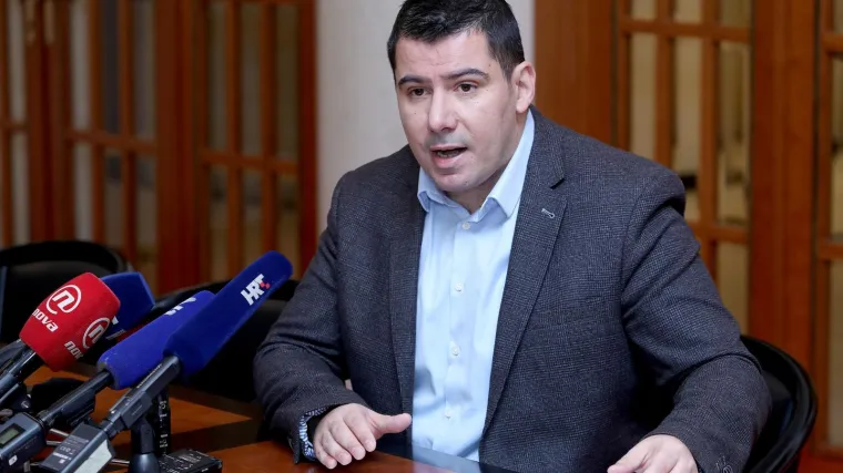 Grmoja jo&scaron; jednom optužio &Scaron;eksa: 'Jo&scaron; '92. je znao za kaznenu prijavu zbog kredita Zagrebačke banke Agrokoru'