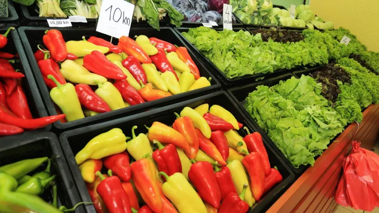 Čak 23 trgovca dobila zabranu stavljanja voća i povrća na trži&scaron;te