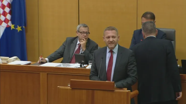 HDZ-u nije dosta: prepirku s Grmojom i Beljakom iz Sabornice prenijeli na Twitter pa su ih twittera&scaron;i izvrijeđali