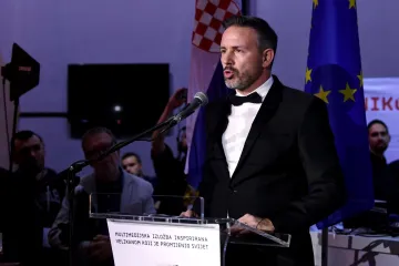 NIKOLA TESLA - MIND FROM THE FUTURE: U HDLU otvorena multimedijalna izložba, prisustvovala i predsjednica