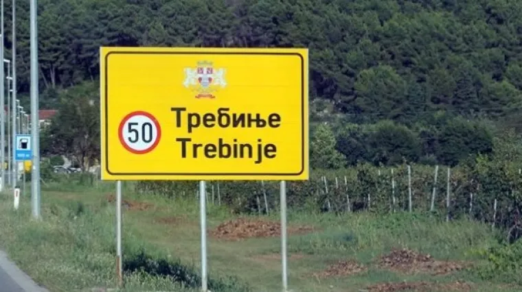 Stotinjak Trebinjaca pružilo podr&scaron;ku Mladiću: 'Đenerale, nek' je tvojoj majci hvala, &scaron;to junaka rodila je da se srpstvu vrati slava'