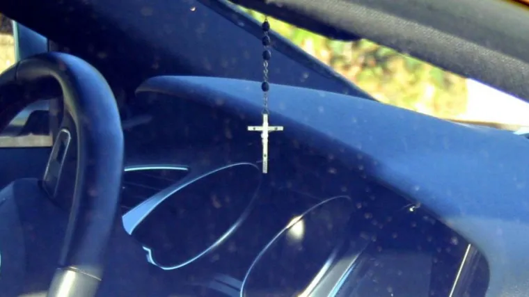 Nepotrebno ubojstvo iz nehata: tražio krunicu po autu dok je vozio pa 'pokupio' prometnog policajca