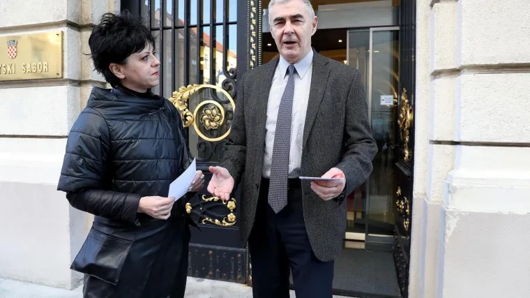 'Nemate vi pojma, možda ste doktorirali navike voćne muhe'