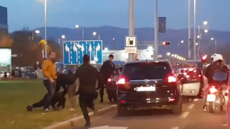 Brutalan obračun kod Avenue Malla: sudarili se na semaforu pa se potukli, u sveopćoj tučnjavi sudjelovale i žene