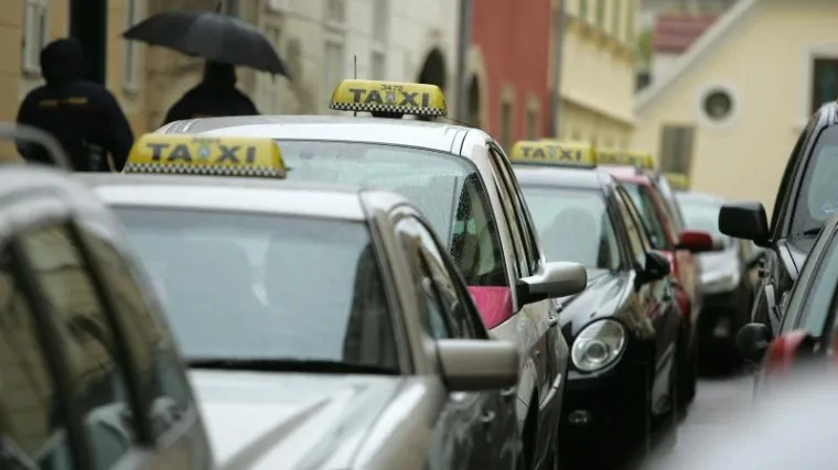 Taksisti iz Zagreba, Splita i Dubrovnika najavili prosvjed u srijedu na Markovom trgu