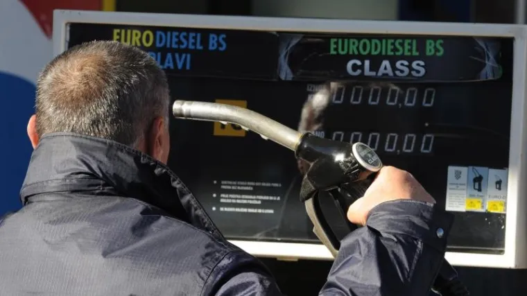 Pomalo bizaran prizor u Zagrebu: neobična go&scaron;ća svratila na benzinsku postaju u vrijeme kolinja