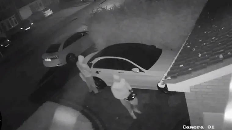 Bez ključa ukrali auto za manje od minute