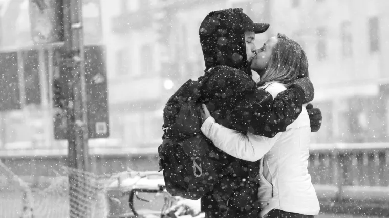 Kako postati prava majstorica ljubljenja? Moguće je, a stručnjaci savjetuju ovih &scaron;est ne skroz predvidljivih trikova
