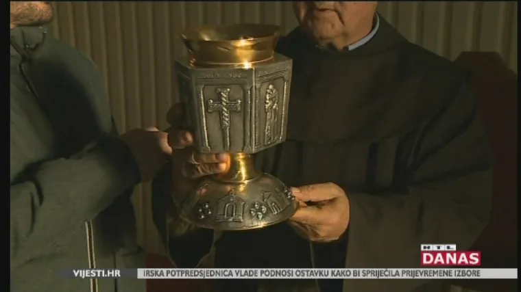 Fra Nediljko nikad ponosniji zbog kaleža od 10 tisuća eura, vjernici iz Tučepa podijeljeni: 'To je ludost, bacat pare u vitar'
