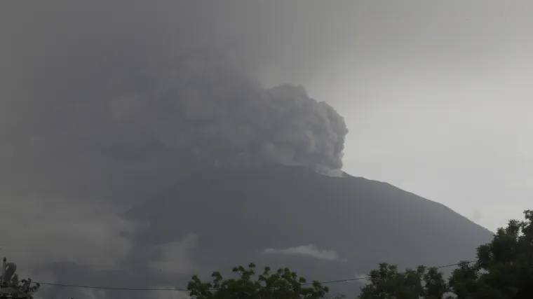Zbog opasnosti od erupcije vulkana stanovni&scaron;tvo Balija evakuirano, a zračna luka zatvorena