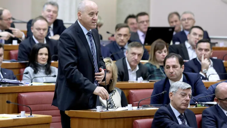 Žustro u Saboru: 'HDZ se pona&scaron;a poput djece koja legnu u krevet i pokriju se po glavi misleći da se neće doznati sve &scaron;to su lo&scaron;e i krivo napravili'