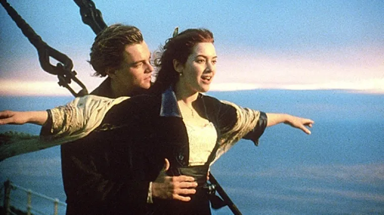 Redatelj Titanica odgovorio na vječno pitanje: Je li Jack mogao biti spa&scaron;en da se uspeo na drvena vrata pored Rose?