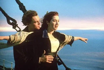 Redatelj Titanica odgovorio na vječno pitanje: Je li Jack mogao biti spa&scaron;en da se uspeo na drvena vrata pored Rose?