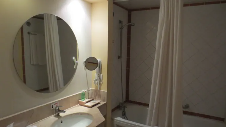 Kako očistiti kupaonsko ogledalo: savjeti za čišćenje ogledala