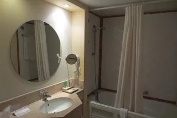 Kako očistiti kupaonsko ogledalo: savjeti za čišćenje ogledala