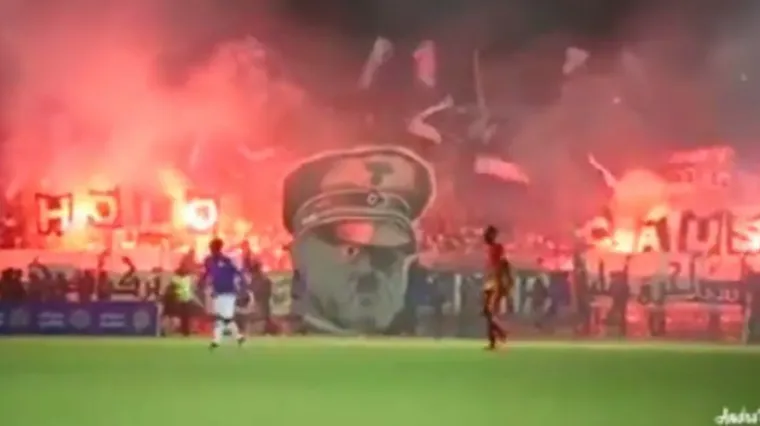 Izvjesili natpis 'holokaust' uz ogromni plakat Hitlerovog lika