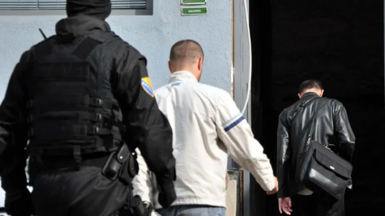 U autu mu na&scaron;li zolju, strojnice, bombe...