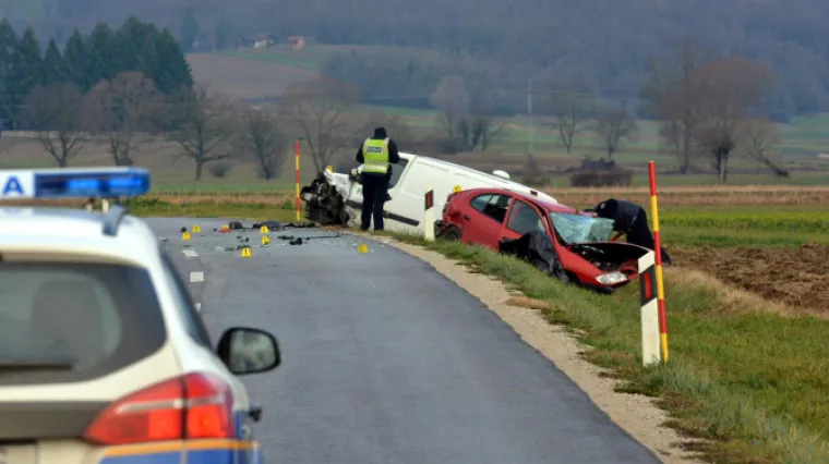 Vozačica izgubila život jer je nepropisno pretjecala kombi