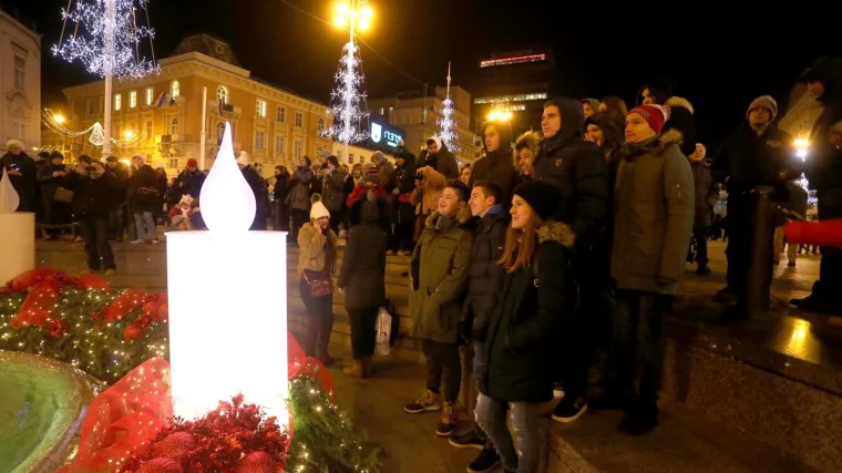 Službeno je počeo Advent u Zagrebu