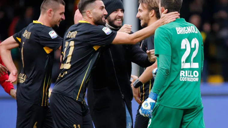 Vratar najgore momčadi talijanskog prvenstva zabio Milanu za povijesni bod, Kalinić dao gol glavom i prekinuo 'golgeterski post'