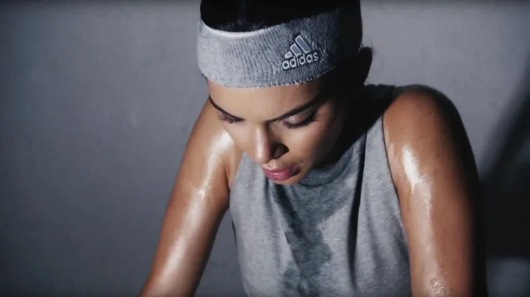 Pokazala trbu&scaron;njake i zavidnu formu