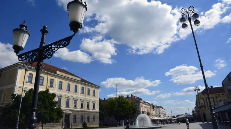 Želi &scaron;to prije otić iz Slavonskog Broda: nesretnom turistu ukrali sav novac pa sada moli pomoć građana