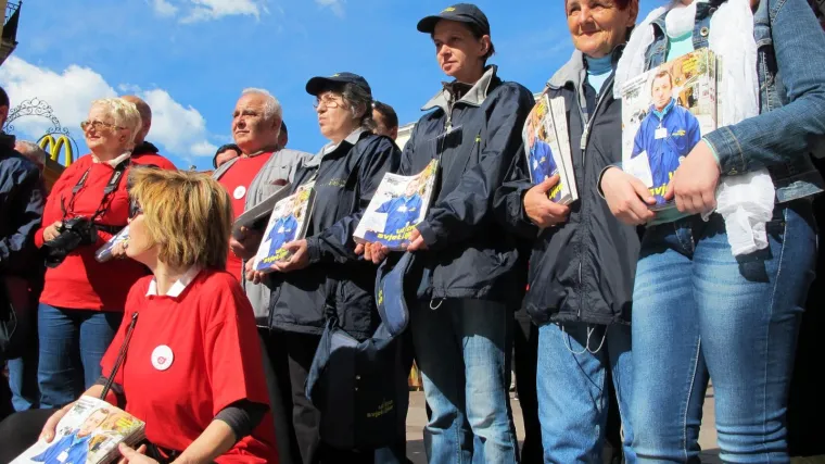 Beskućnici pomogli obitelji pokojnog prijatelja tako &scaron;to su se odrekli dijela zarade