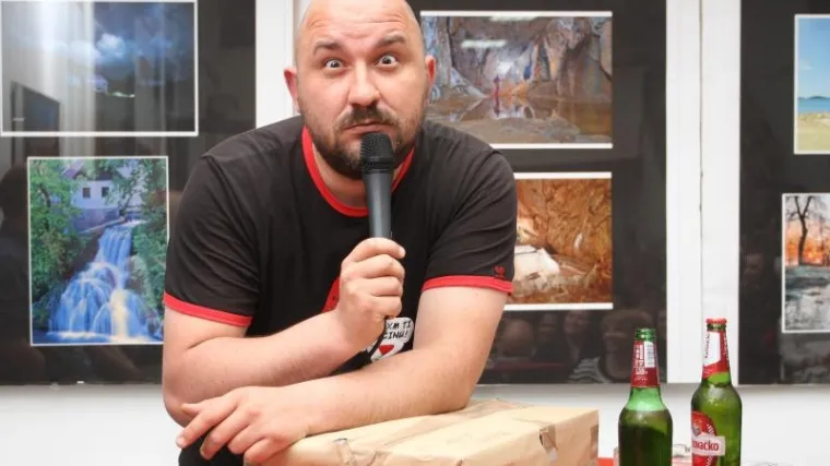 Bloger Krule o srazu generacija: 'Moj deda u &scaron;kolu i&scaron;ao pje&scaron;ice 18 km, vukovi mu krali kredu iz torbe... Danas, &scaron;kola bi do&scaron;la meni'