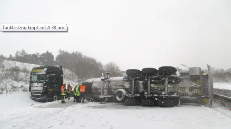 Hrvatski vozač izvrnuo &scaron;leper s klaoničkim otpadom na njemačkoj autocesti: promet bio zatvoren čak 13 sati
