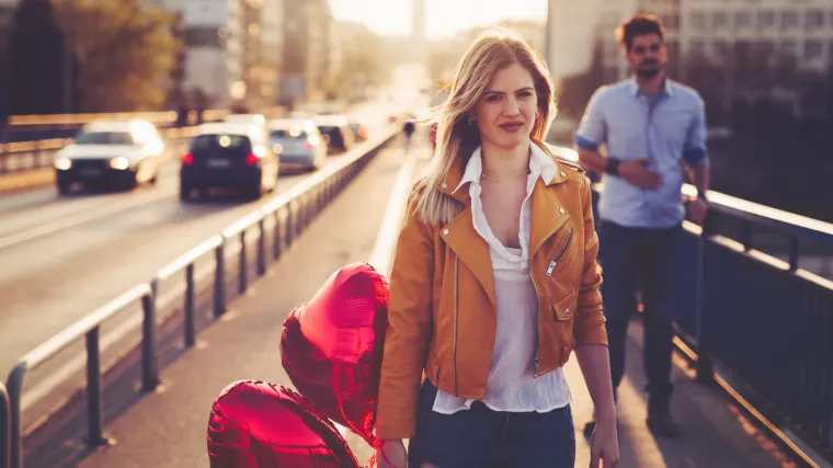 Ulijećete iz veze u vezu? Psiholozi savjetuju da 'povučete ručnu' i budete malo sami sa sobom