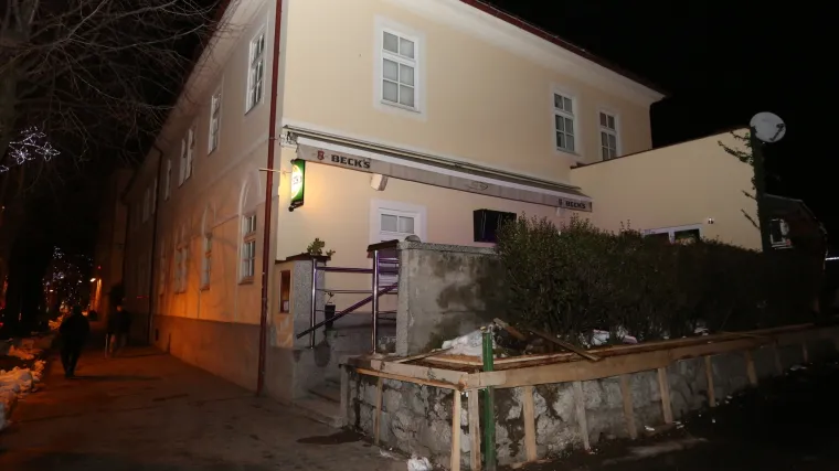 Velika tragedija u Ogulinu: tijekom provoda u kafiću mladić se sru&scaron;io na pod i umro