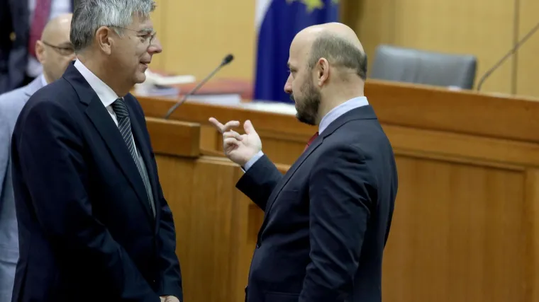 'HDZ želi u&scaron;utkati zastupnike', Bačić ga demantira