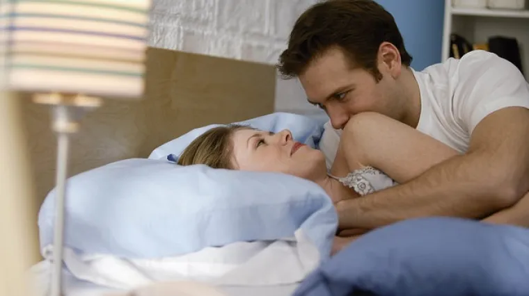 S dolaskom djeteta seks često zamre, a ne bi trebao: Ovo je &scaron;est lukavih načina kako se vratiti u igru