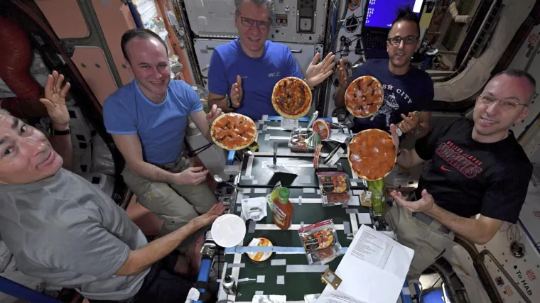 Astronauti se u svemiru počastili pizzom: s obzirom na bestežinsko stanje to i nije bilo tako jednostavno