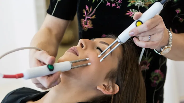 Svjetski trendovi u njezi lica: brzi i kvalitetni tretmani u samom centru Zagreba