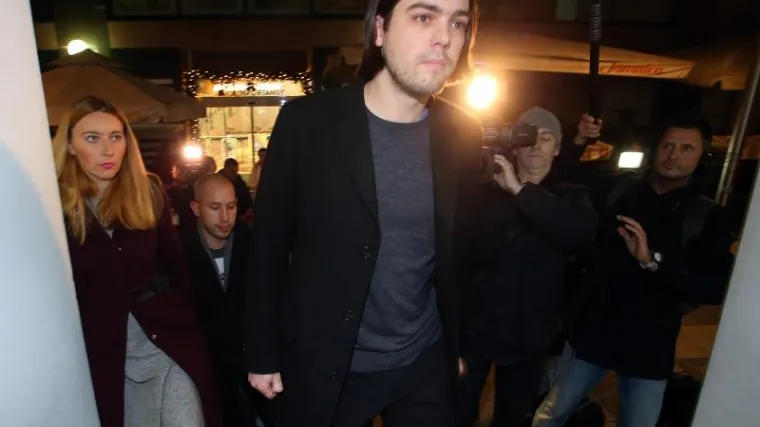 'Država troši na avione, a 200.000 djece nema najosnovnije'