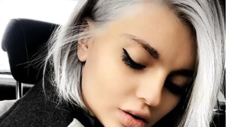 Elli Dvornik jako dobro stoji look pedesetih: Novom fotkom na Instagramu potpuno je odu&scaron;evila fanove