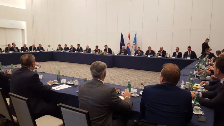 U &Scaron;ibeniku treći sastanak premijera Plenkovića i Vlade sa županima, gradonačelnicima i načelnicima