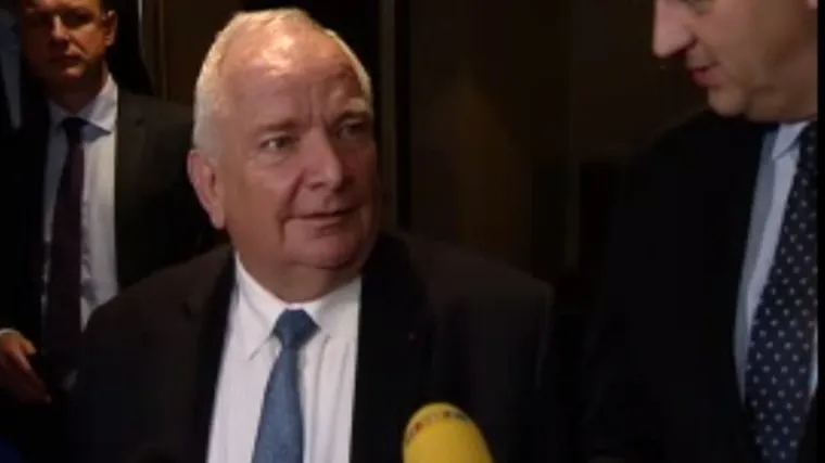 Zna li šef EPP-a Daul u kojoj je državi? Usred Zagreba čestitao Božić građanima - BiH