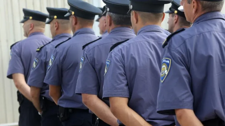Na račune policajaca do podneva stižu plaće nakon ka&scaron;njenja zbog opterećenosti sustava