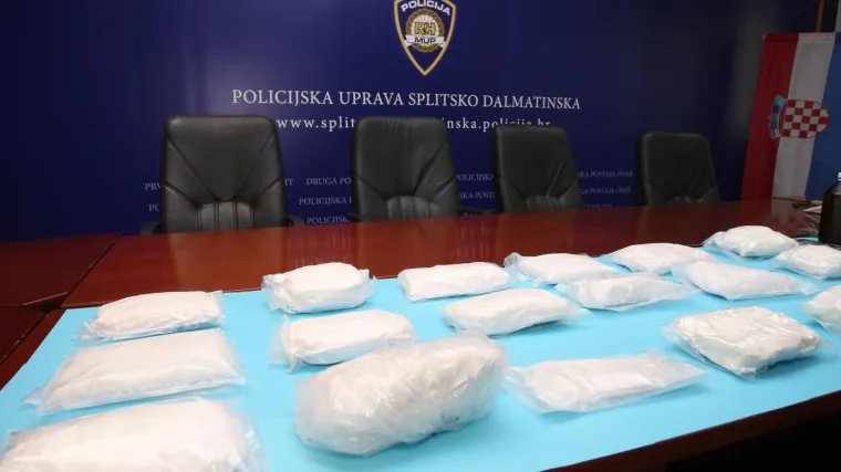 Padaju rekordi u Splitu: policija zaplijenila 18 kilograma amfetamina i 15 stabiljka marihuane