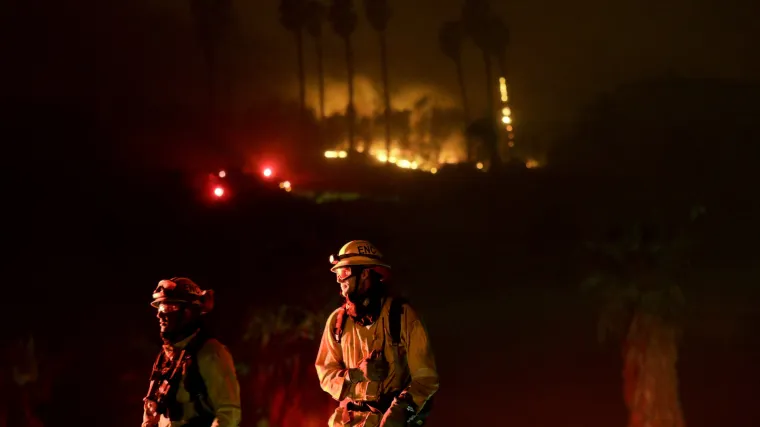 Vatra guta sve pred sobom: požar u Kaliforniji zahvatio povr&scaron;inu veću od New Yorka