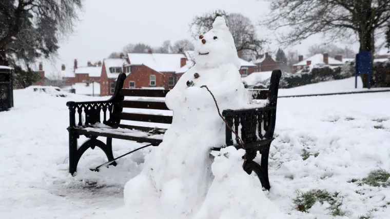 Snijeg i led zatrpali Veliku Britaniju: zatvorene stotine &scaron;kola