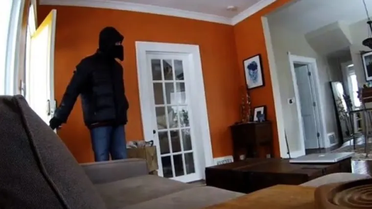 'Opljačkao me maskirani mu&scaron;karac s nožem': mladić iz Župe dubrovačke izmislio pljačku i sam sebe ozlijedio da opravda potro&scaron;eni novac