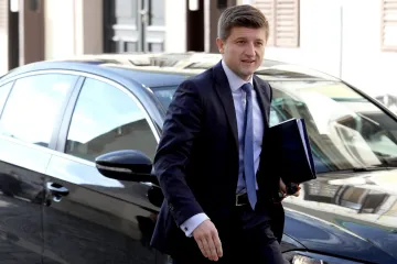'Od siječnja se smanjuju trošarine na automobile, a već od idućeg tjedna poskupljuju cigarete'